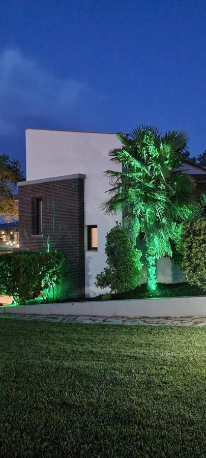Heaven Luxury Villa Nea Roda Exterior photo