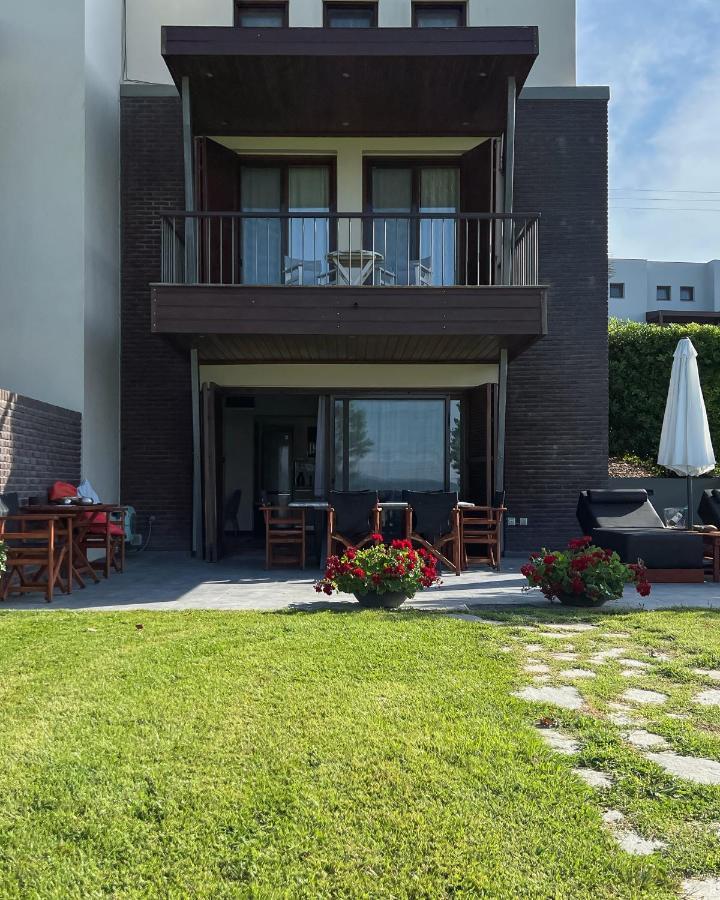 Heaven Luxury Villa Nea Roda Exterior photo