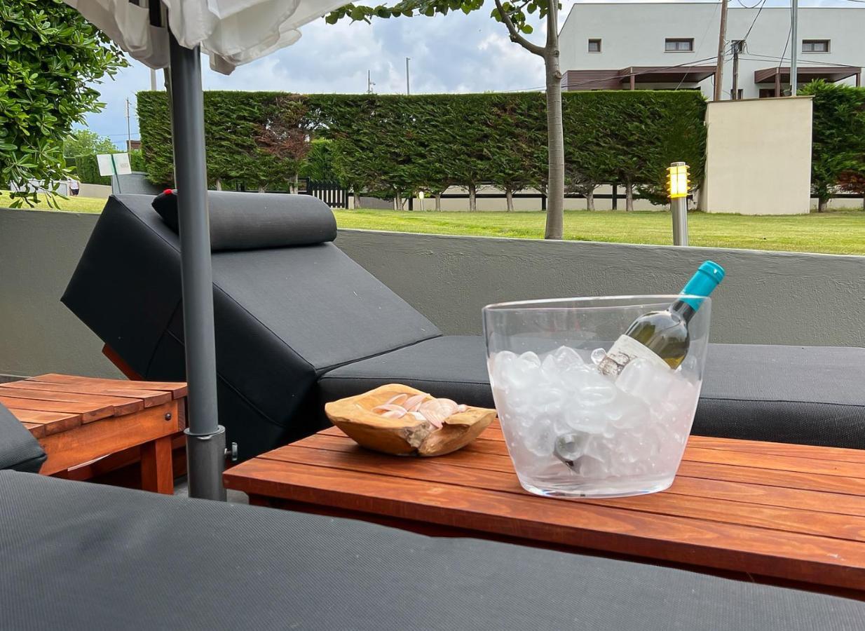 Heaven Luxury Villa Nea Roda Exterior photo